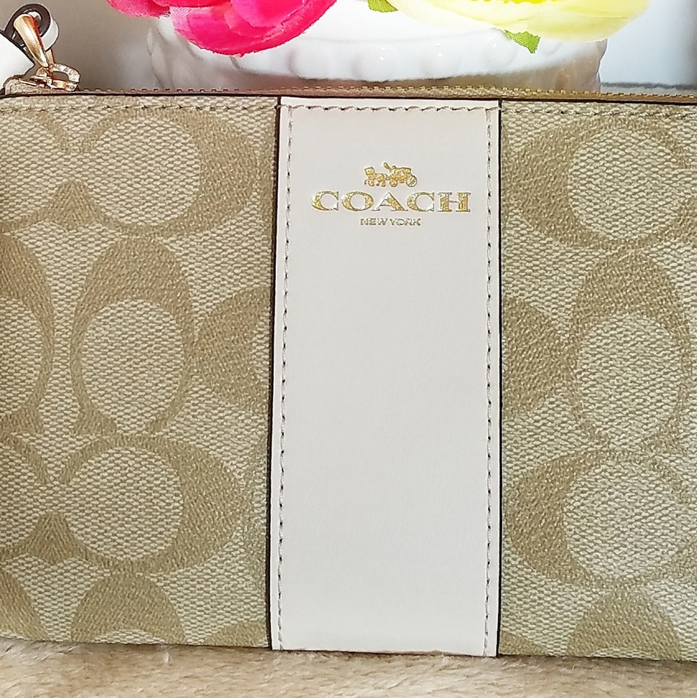 COACH NEW Women's Wristlet Signature Clutch Coach NWT White - Picture 2 of 7
